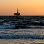 Oil rig, Crude oil technical analysis for trading and investing